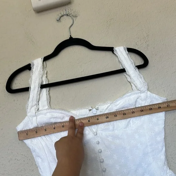House of CB ‘Brigitte White Cotton Broderie Anglais Corset Mini Dress NWOT sz M - Picture 10 of 14